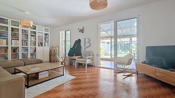 Image No.4-5 Bed House for sale