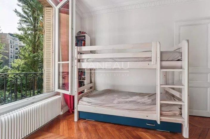 Image No.12-4 Bed Apartment for sale