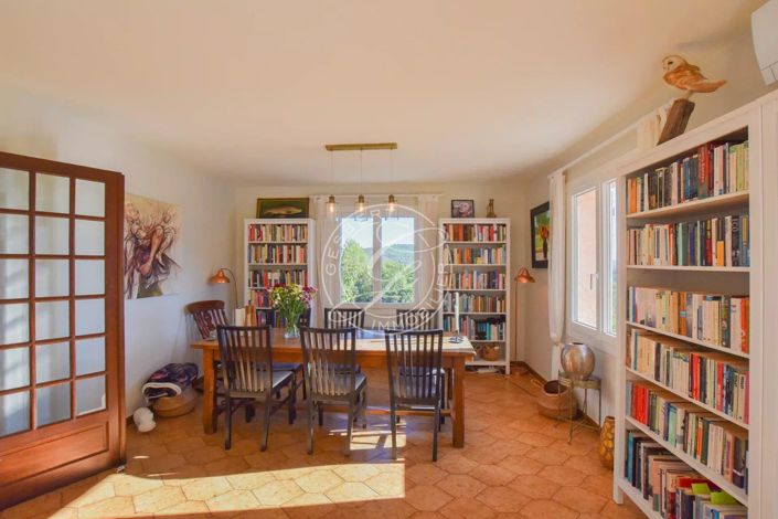 Image No.12-4 Bed House for sale