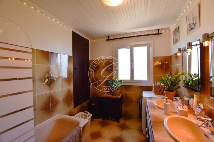 Image No.18-4 Bed House for sale