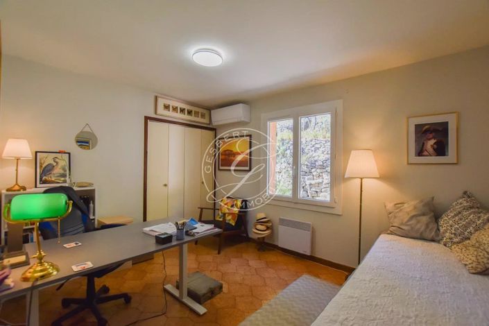 Image No.19-4 Bed House for sale