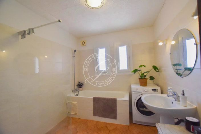 Image No.21-4 Bed House for sale