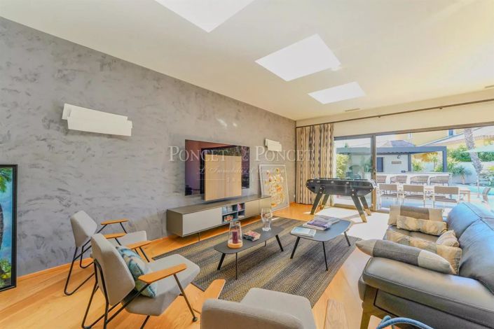 Image No.16-House for sale