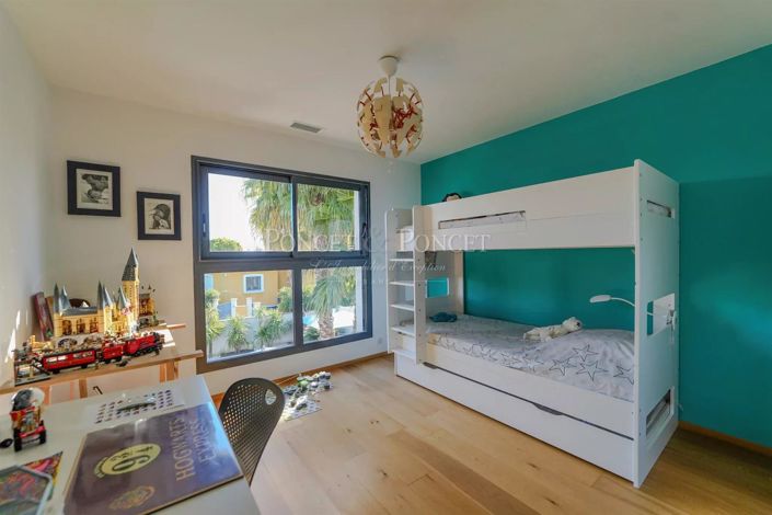 Image No.25-House for sale