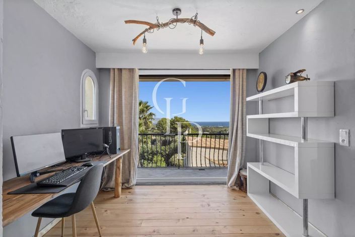 Image No.10-6 Bed House for sale