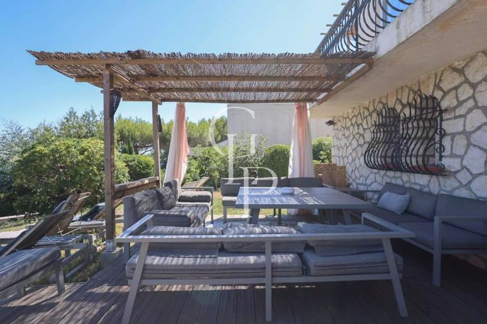 Image No.17-6 Bed House for sale