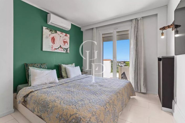 Image No.9-6 Bed House for sale