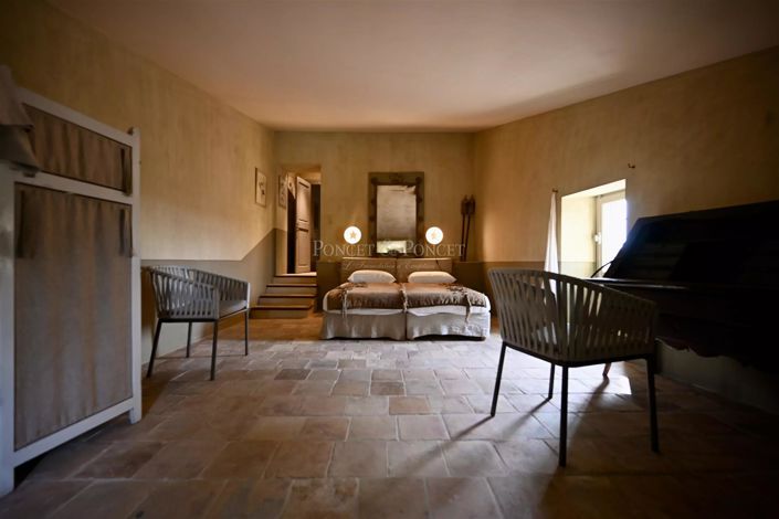 Image No.18-5 Bed House for sale