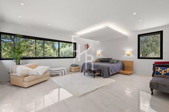 Image No.26-5 Bed House for sale