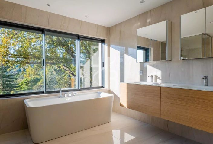 Image No.3-5 Bed House for sale