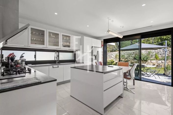 Image No.38-5 Bed House for sale