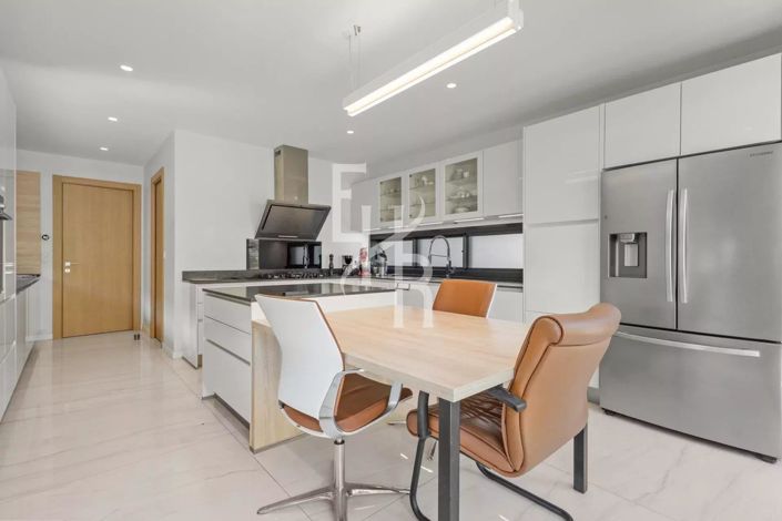 Image No.40-5 Bed House for sale