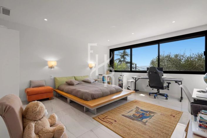 Image No.43-5 Bed House for sale