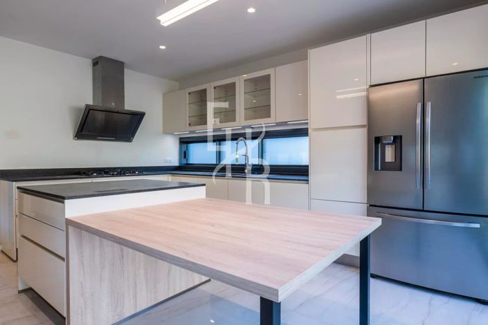 Image No.5-5 Bed House for sale