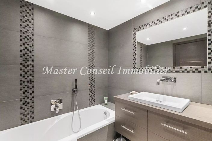 Image No.10-3 Bed Apartment for sale