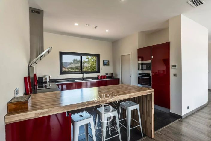 Image No.10-5 Bed House for sale