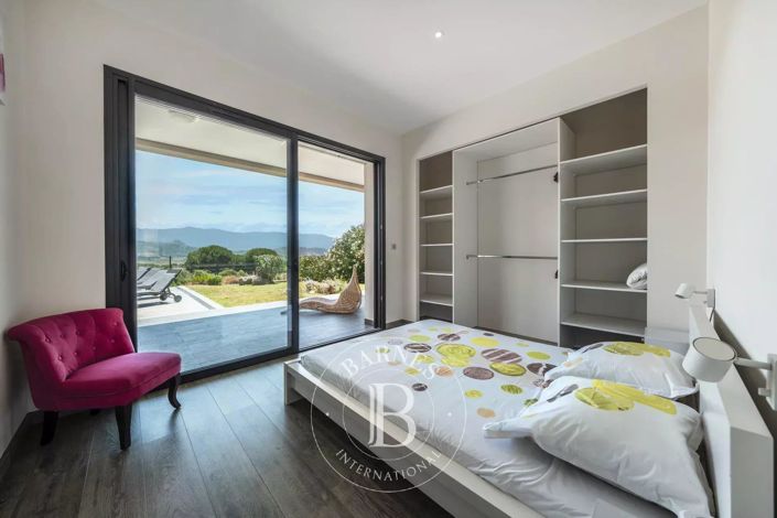 Image No.13-5 Bed House for sale