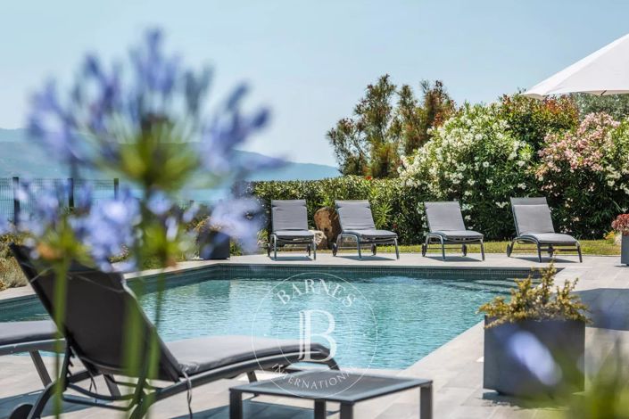 Image No.18-5 Bed House for sale