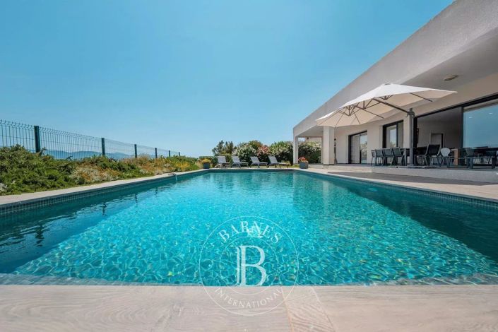 Image No.5-5 Bed House for sale