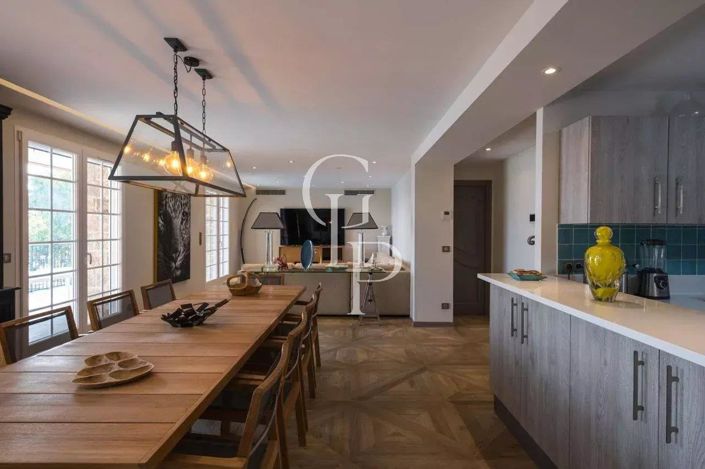 Image No.3-6 Bed House for sale