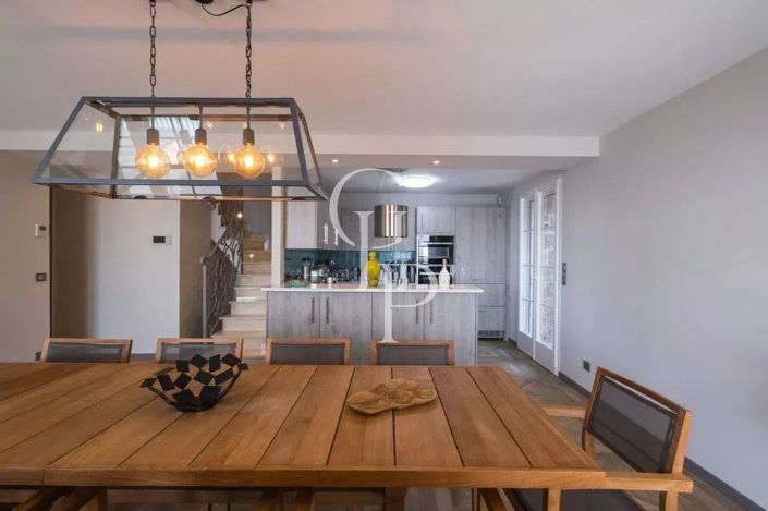 Image No.5-6 Bed House for sale