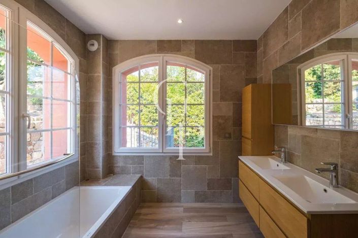 Image No.9-6 Bed House for sale