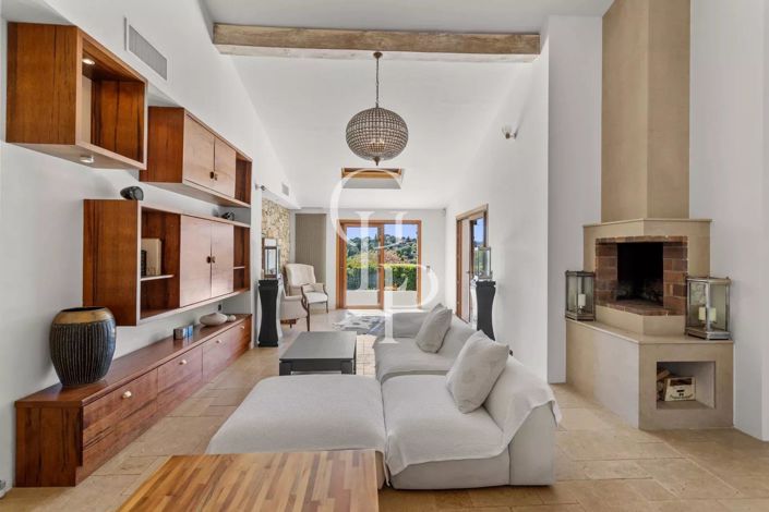 Image No.17-6 Bed House for sale