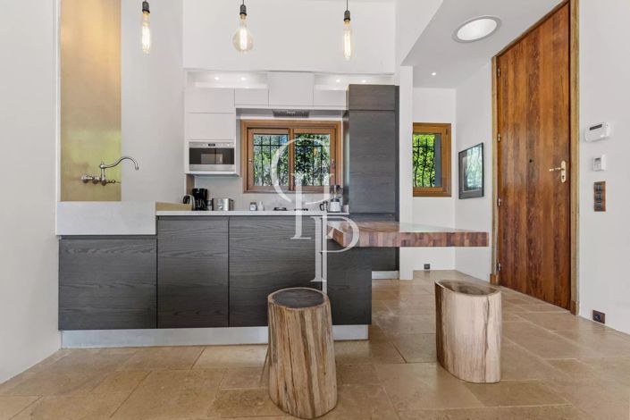 Image No.18-6 Bed House for sale