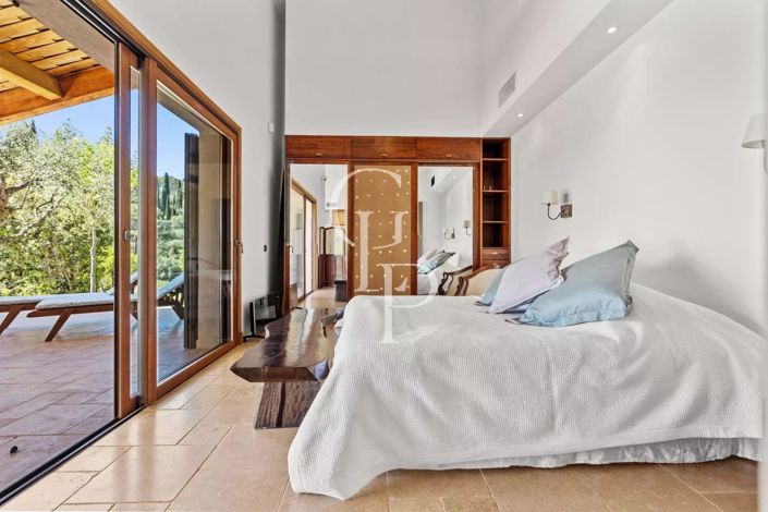 Image No.19-6 Bed House for sale