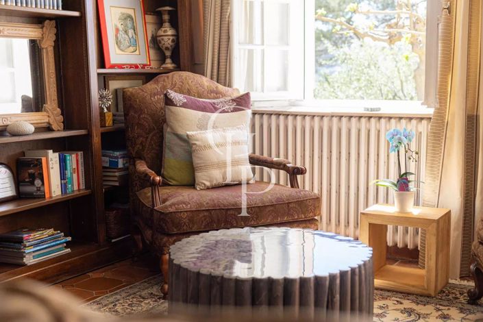 Image No.5-6 Bed House for sale