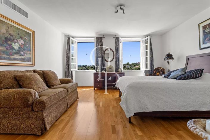 Image No.8-6 Bed House for sale