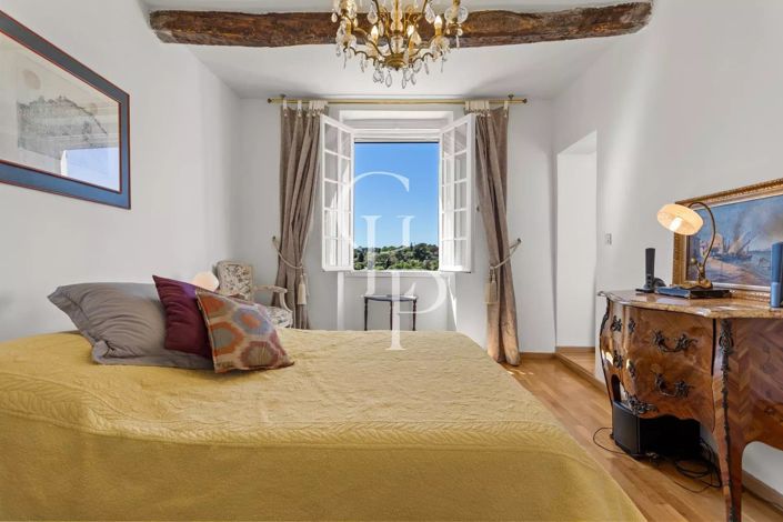 Image No.9-6 Bed House for sale