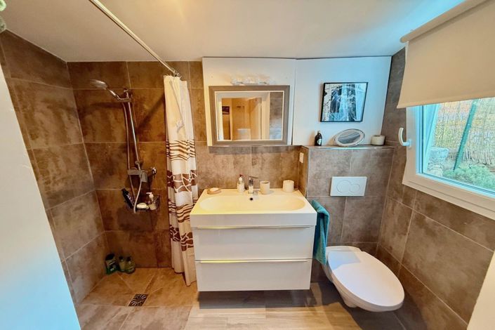 Image No.13-2 Bed House for sale