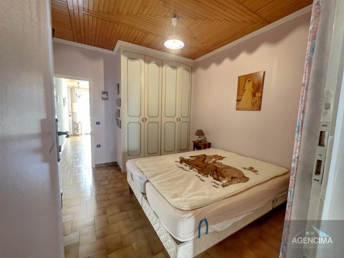 Image No.6-4 Bed House for sale