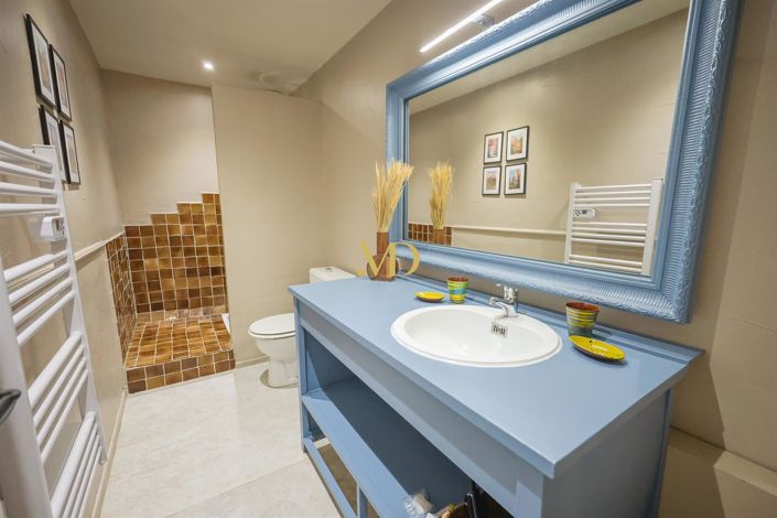 Image No.25-7 Bed House for sale