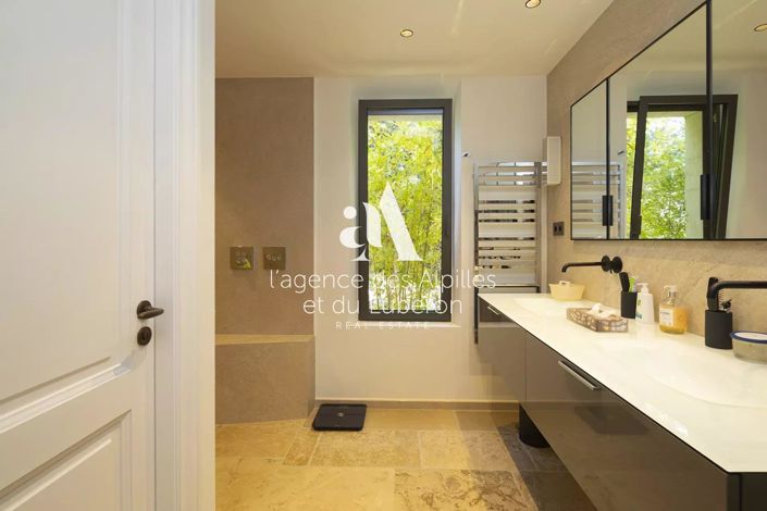 Image No.20-6 Bed House for sale