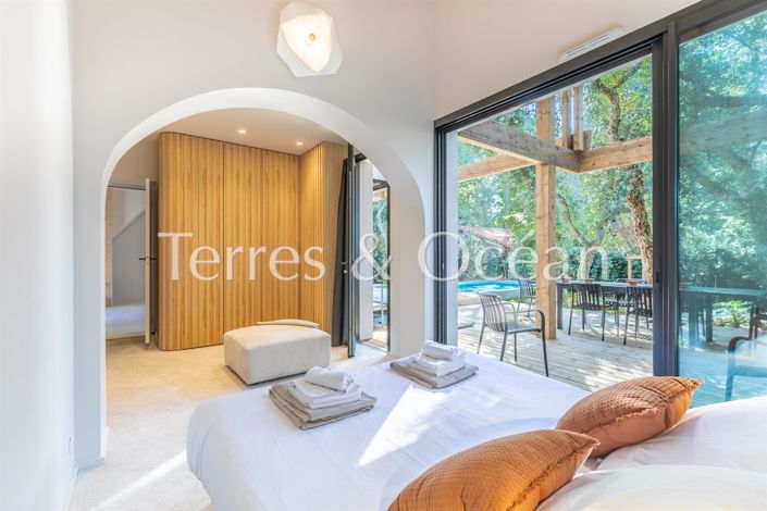 Image No.8-4 Bed House for sale