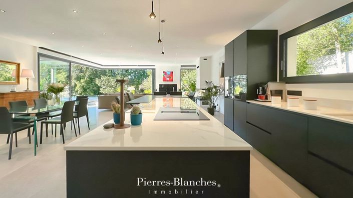 Image No.4-6 Bed House for sale