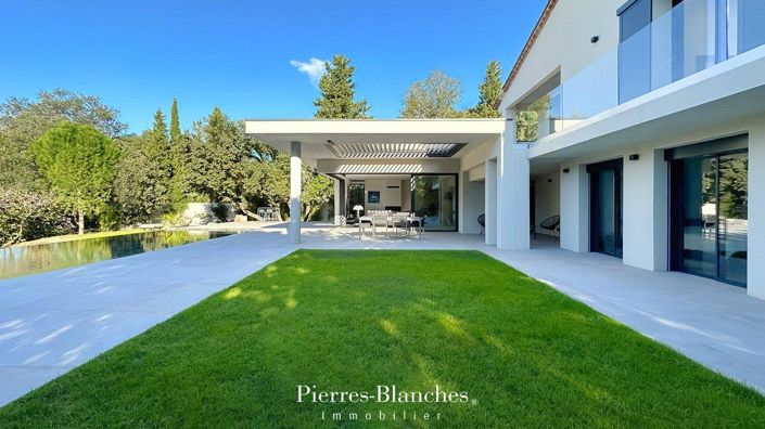 Image No.5-6 Bed House for sale