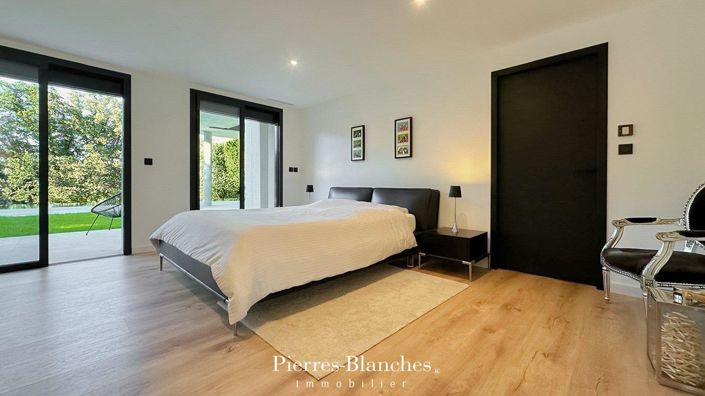 Image No.6-6 Bed House for sale