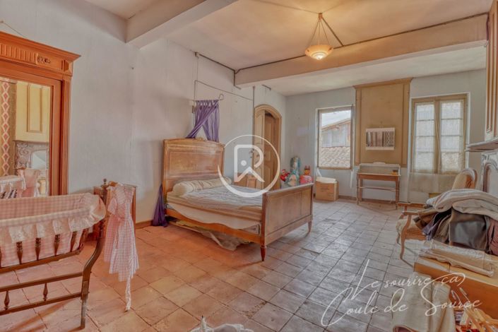 Image No.6-5 Bed House for sale