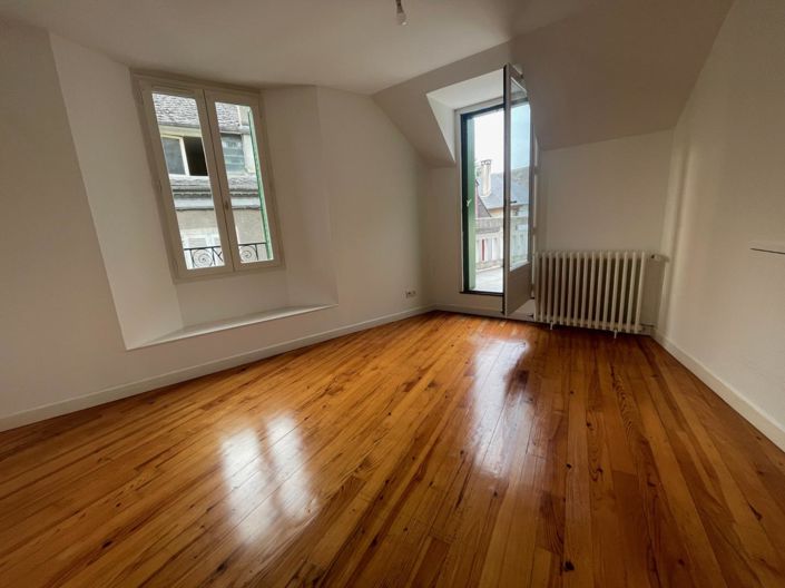 Image No.10-3 Bed House for sale