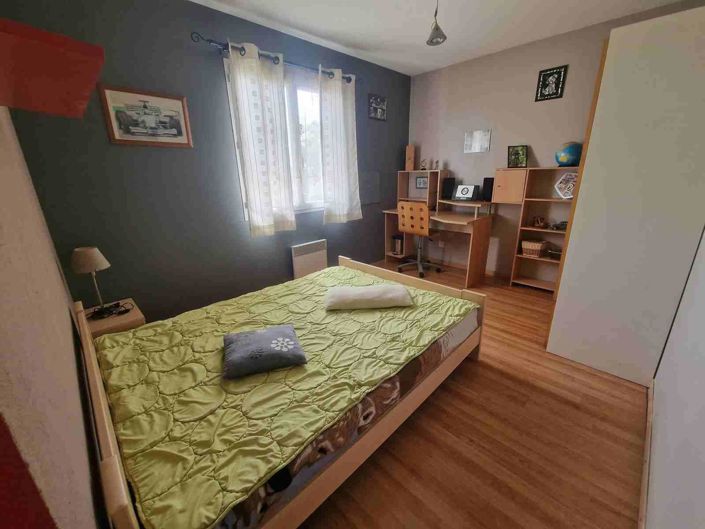 Image No.18-3 Bed House for sale