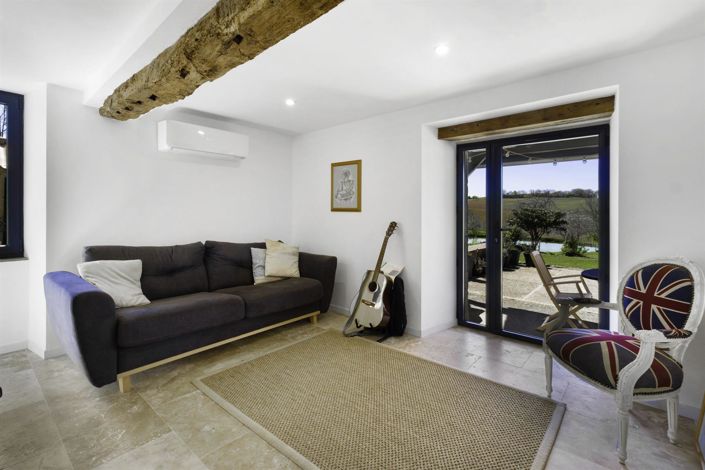 Image No.12-5 Bed House for sale