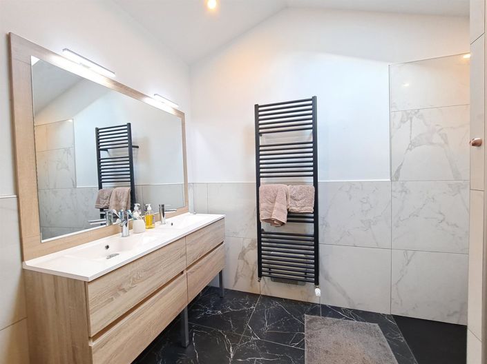 Image No.19-5 Bed House for sale