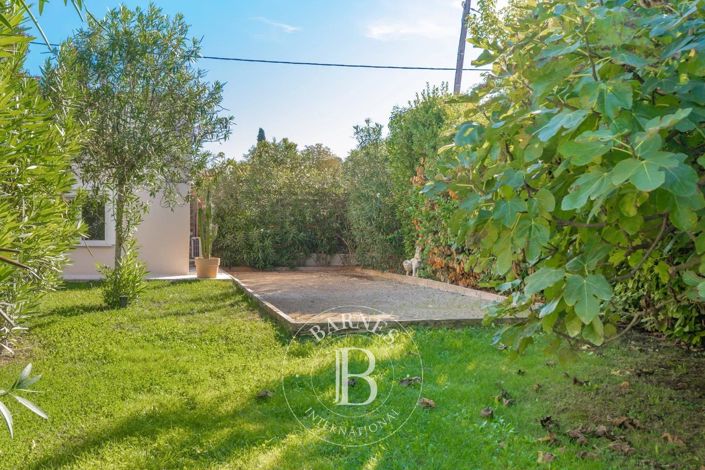 Image No.11-5 Bed House for sale