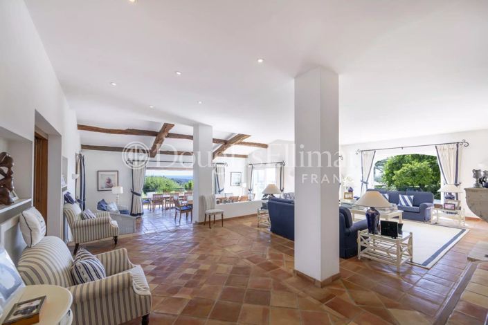 Image No.10-8 Bed House for sale