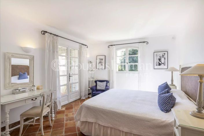 Image No.16-8 Bed House for sale