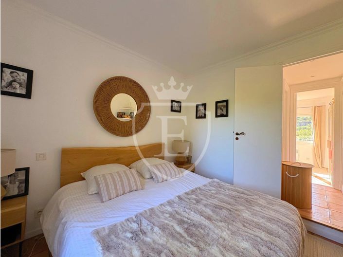 Image No.8-5 Bed House for sale