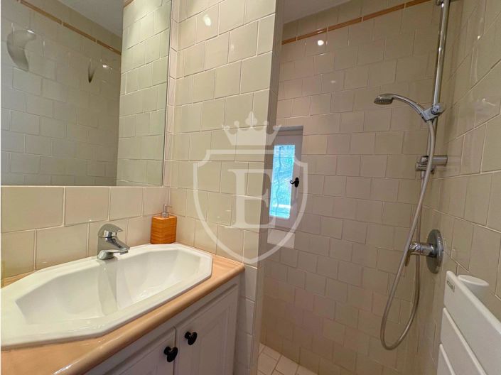 Image No.9-5 Bed House for sale